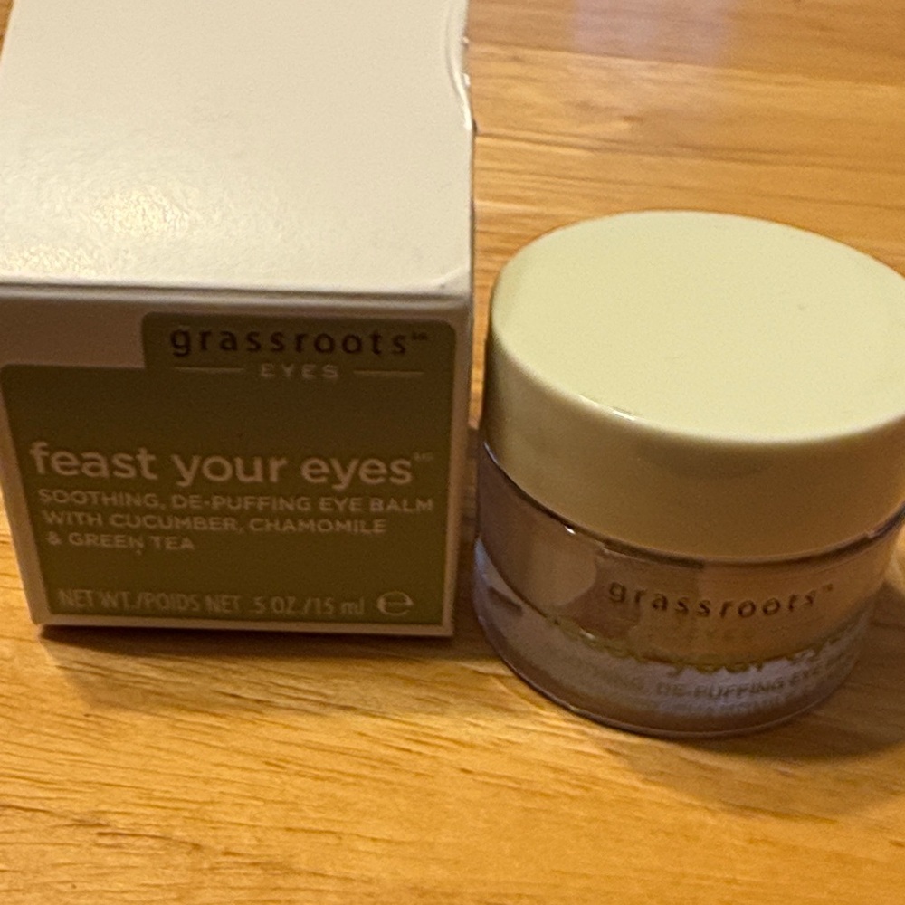 Grassroots Feast Your Eyes Soothing De-Puffing Eye Balm - Light Green